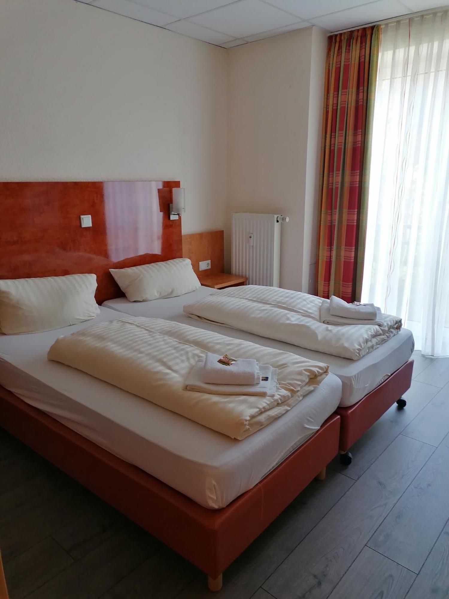 שטאדה Hotel Am Holzhafen מראה חיצוני תמונה